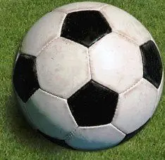 Ho scoperto che la leadership in Italia si può capire dal gioco del pallone. Ho scoperto che la leadership in Italia si può capire dal gioco del pallone.