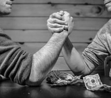 Negoziazione di posizione: le 3 tattiche dell’inganno più usate