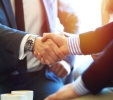 Negoziazione win-win: i 4 pilastri per un accordo vincente